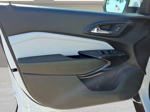 Used 2024 Chevrolet Trax LT FWD image 13