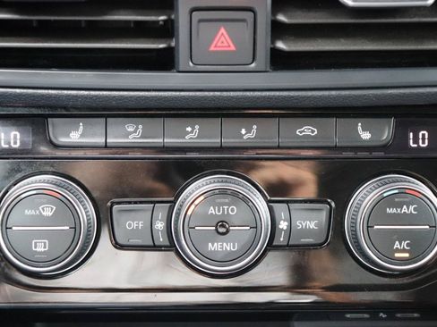 Used 2024 Volkswagen Jetta SE FWD image 31