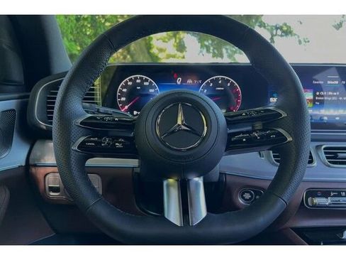 Used 2024 Mercedes-Benz GLS 450 4MATIC image 20
