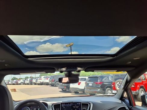 Used 2025 Chrysler Pacifica Limited FWD image 18