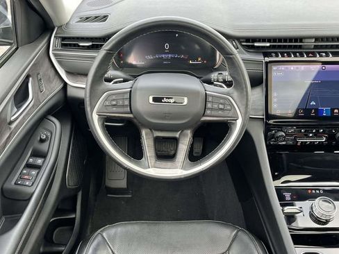 Used 2022 Jeep Grand Cherokee L Limited w/ Luxury Tech Group II image 19