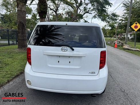 Used 2009 Scion xB FWD image 10