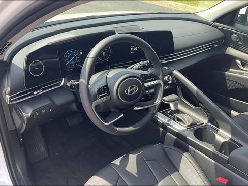New 2025 Hyundai Elantra Limited image 6