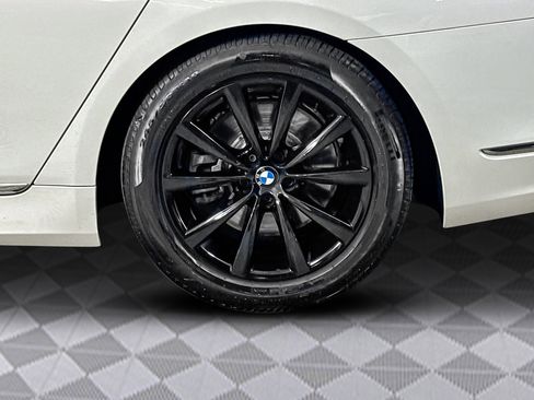 Used 2021 BMW 740i image 33