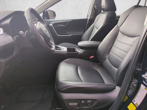 Used 2023 Toyota RAV4 XLE Premium image 17