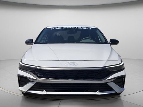 Certified 2025 Hyundai Elantra SEL FWD image 5