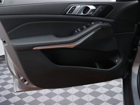 Used 2025 BMW X5 xDrive50e image 7