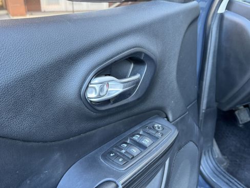 Used 2016 Jeep Cherokee Trailhawk image 16