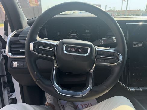 Used 2025 GMC Acadia Elevation FWD image 16