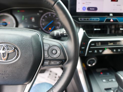 Certified 2024 Toyota Venza XLE AWD/4WD image 47