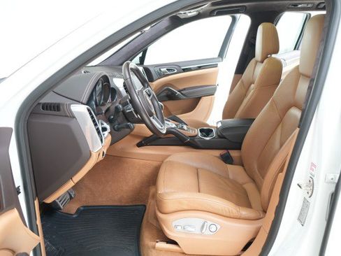 Used 2017 Porsche Cayenne Turbo image 48