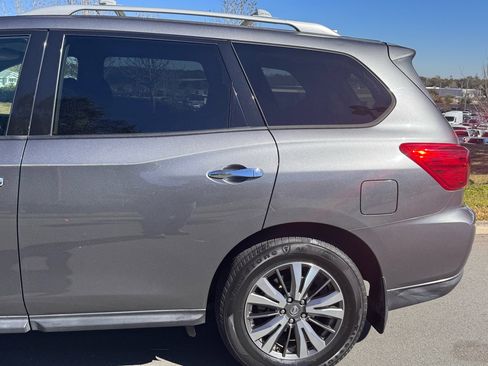 Used 2019 Nissan Pathfinder S image 9