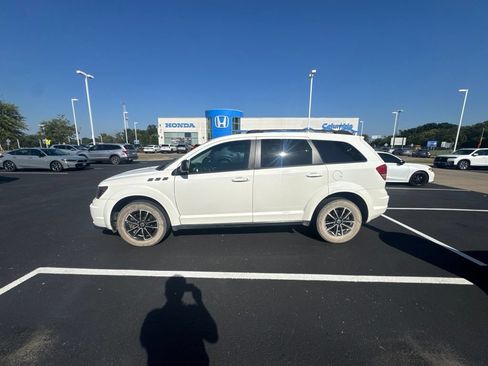 Used 2018 Dodge Journey SE w/ Connectivity Group FWD image 5