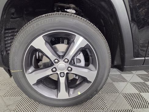 New 2026 Jeep Grand Cherokee Limited RWD image 7