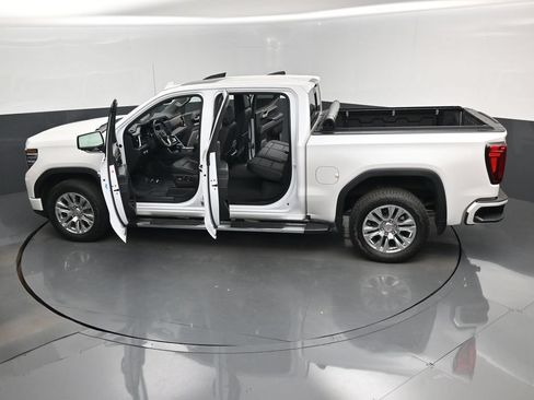 Used 2025 GMC Sierra 1500 Denali w/ Technology Package AWD/4WD image 17