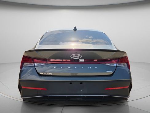 Used 2025 Hyundai Elantra SEL w/ Cargo Package FWD image 8