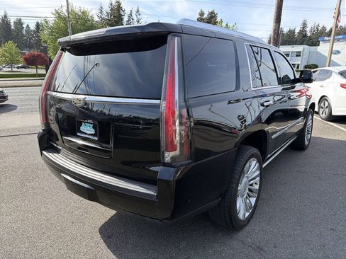Used 2018 Cadillac Escalade Platinum AWD/4WD image 8