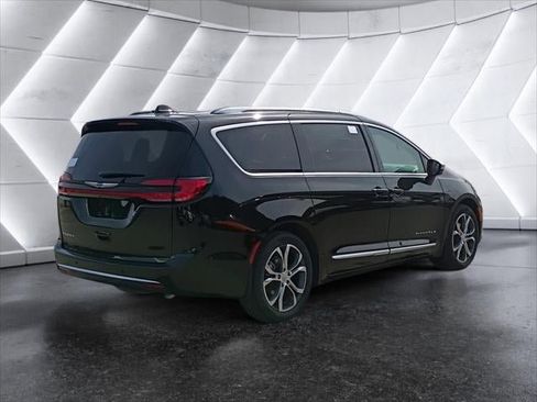 New 2026 Chrysler Pacifica Pinnacle FWD image 23