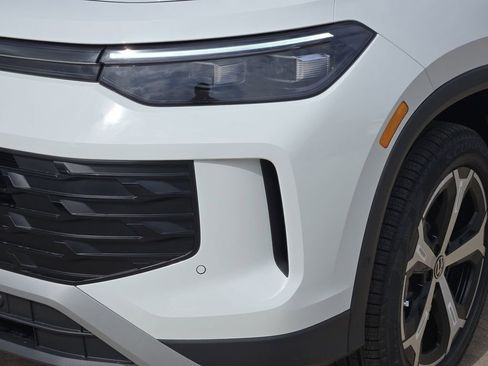 New 2026 Volkswagen Tiguan SE image 6