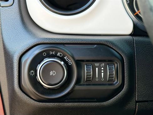Used 2021 Jeep Wrangler Unlimited Islander AWD/4WD image 33