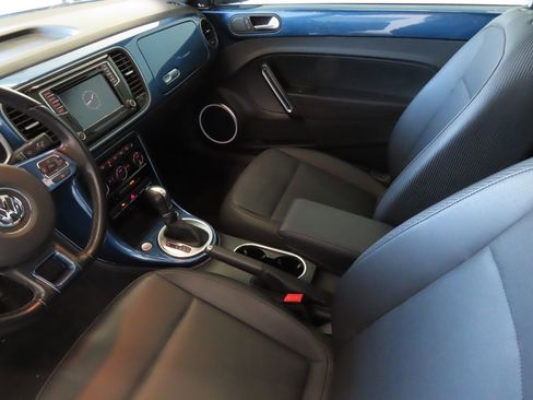 Used 2019 Volkswagen Beetle 2.0T SE image 23