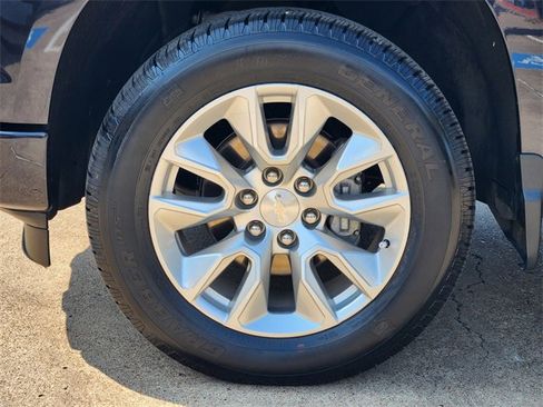 Used 2023 Chevrolet Silverado 1500 Custom image 10