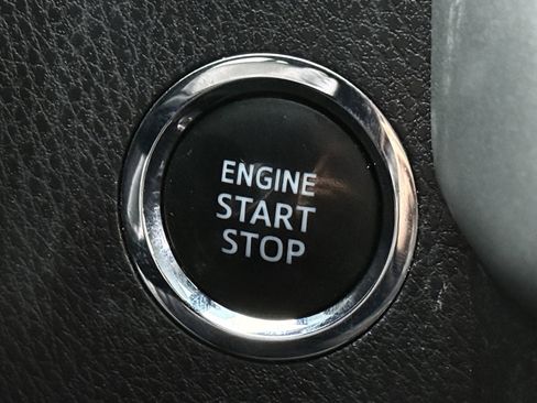 Used 2019 Toyota Highlander XLE image 28