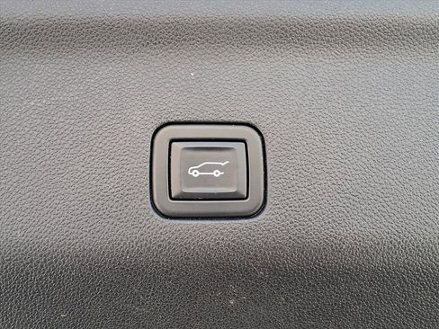 Used 2021 Chevrolet Tahoe Premier w/ Premium Package image 9