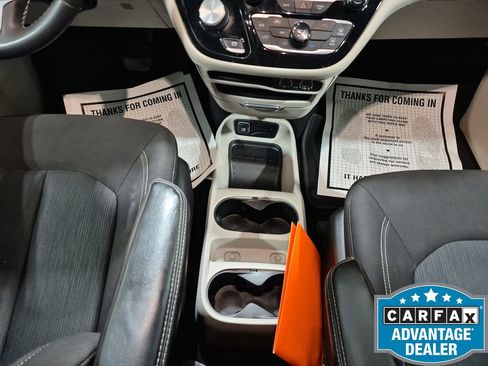 Used 2022 Chrysler Voyager LX FWD image 26