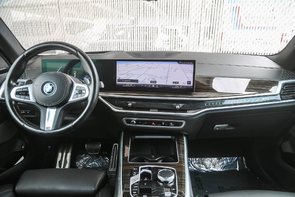 Certified 2024 BMW X5 xDrive50e w/ M Sport Package AWD/4WD image 9