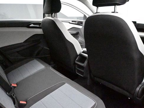 Certified 2025 Volkswagen Taos S w/ Taos Adventure Package (SXB) image 17