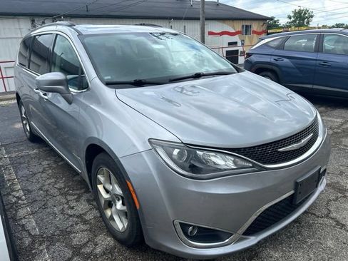 Used 2017 Chrysler Pacifica Touring FWD image 6