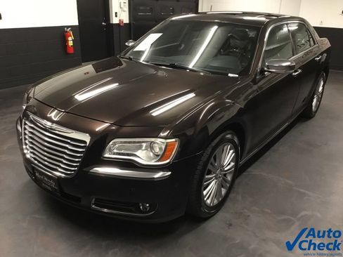 Used 2012 Chrysler 300 C w/ 19-Premium Speaker Group AWD/4WD image 6