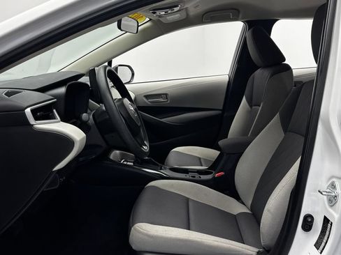 Used 2025 Toyota Corolla LE w/ LE Premium Package FWD image 11