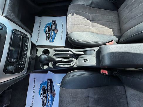 Used 2006 Chrysler Sebring Touring FWD image 30