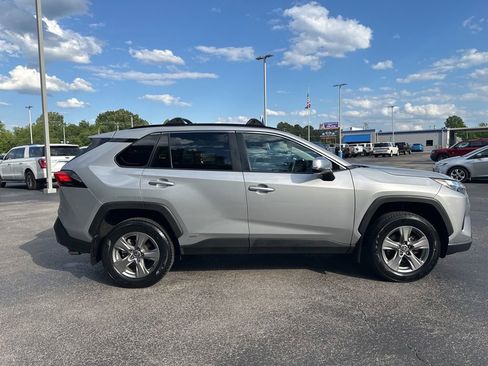 Used 2024 Toyota RAV4 XLE AWD/4WD image 2