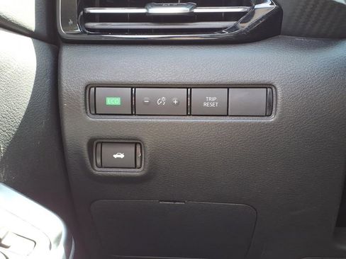 Used 2025 Nissan Sentra SR FWD image 24