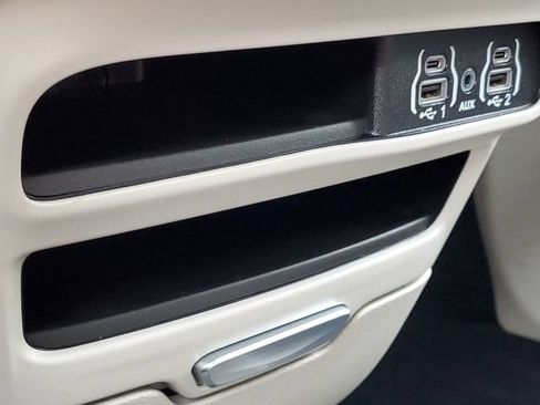 Used 2024 Chrysler Pacifica Limited FWD image 24