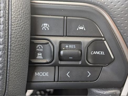Used 2025 Toyota 4Runner TRD Off-Road Premium AWD/4WD image 26