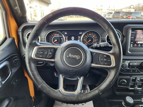 Used 2018 Jeep Wrangler Unlimited Sahara w/ Cold Weather Group image 21