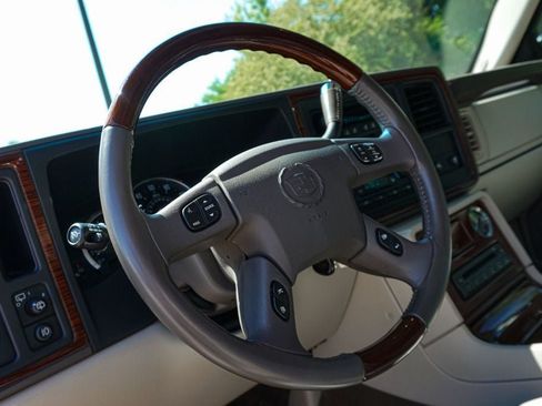 Used 2003 Cadillac Escalade AWD image 25