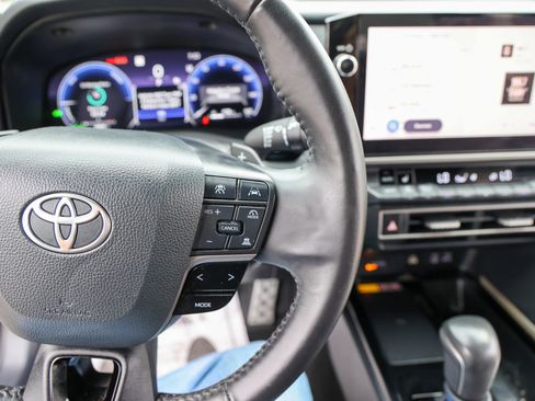 Used 2025 Toyota Camry XSE FWD image 19
