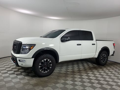 Used 2024 Nissan Titan PRO-4X w/ Pro-4x Convenience Package image 5