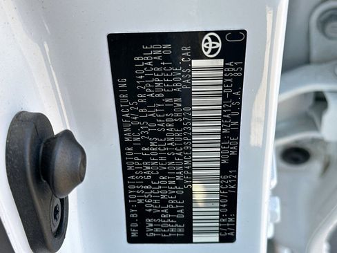 Used 2025 Toyota Corolla SE image 28