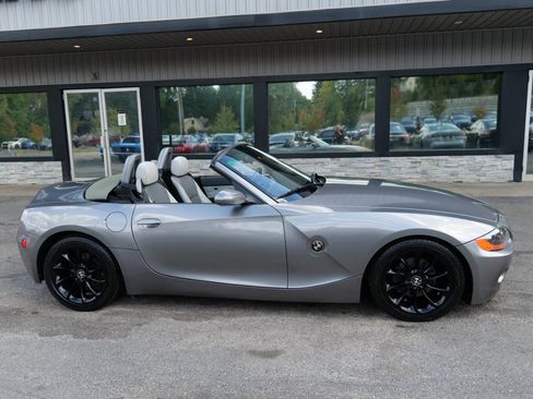 Used 2004 BMW Z4 2.5i image 4