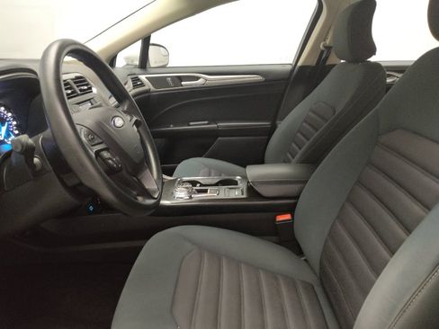 Used 2018 Ford Fusion SE FWD image 17