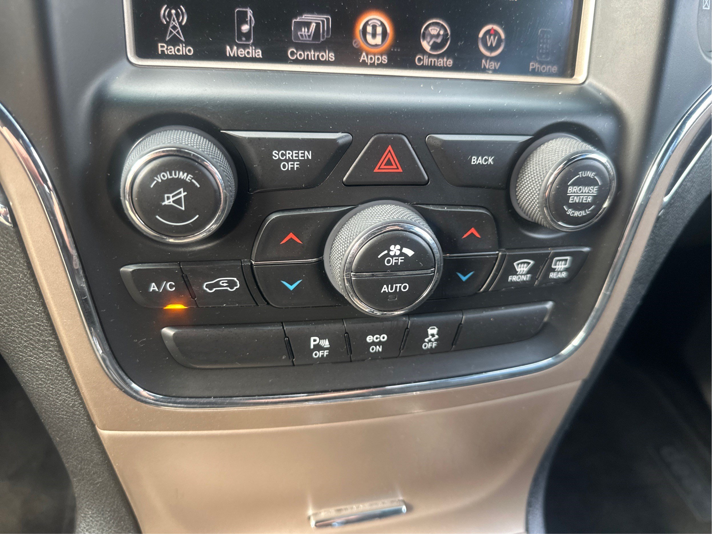 Used 2015 Jeep Grand Cherokee Limited w/ Trailer Tow Group IV AWD/4WD image 32