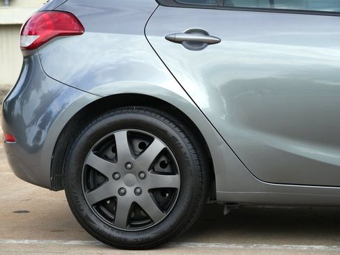 Used 2016 Kia Forte LX FWD image 28