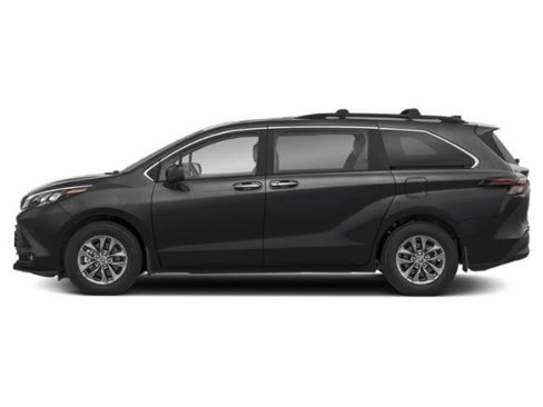 Certified 2025 Toyota Sienna XLE FWD image 3