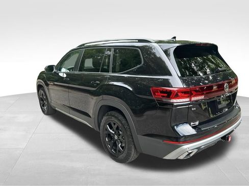 Used 2024 Volkswagen Atlas Peak Edition SE AWD/4WD image 3